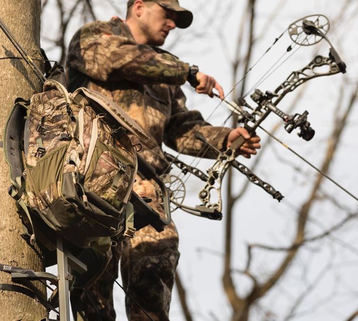 Hunting pack with outlet bow holder